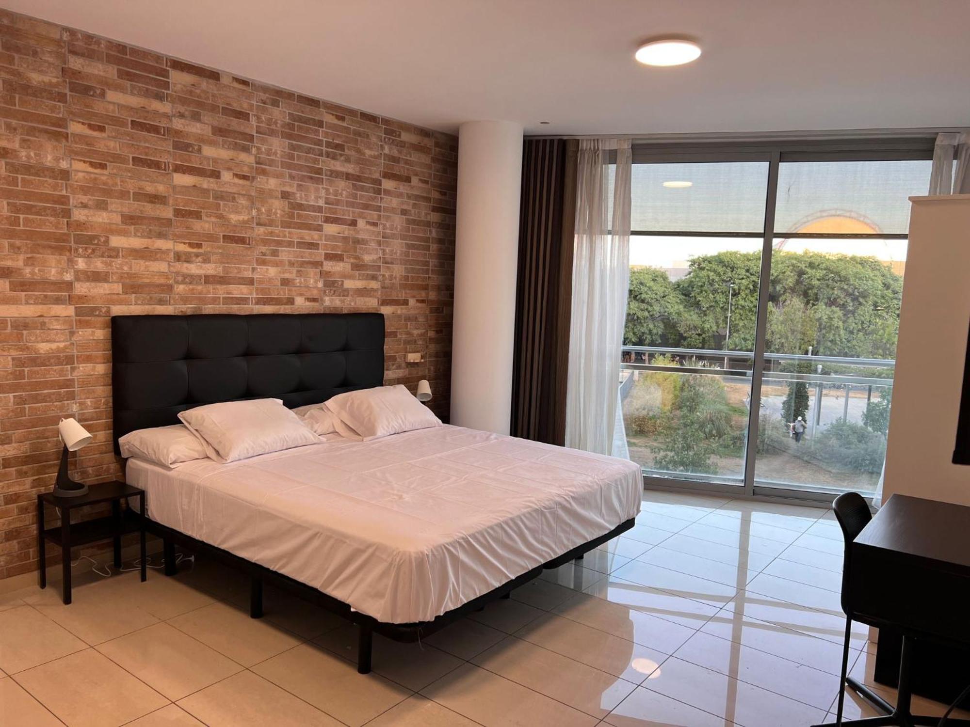 Fira Gran Via 2 - Private Rooms In A Shared Apartment - Habitaciones Privadas En Apartamento Compartido L'Hospitalet de Llobregat Exterior photo