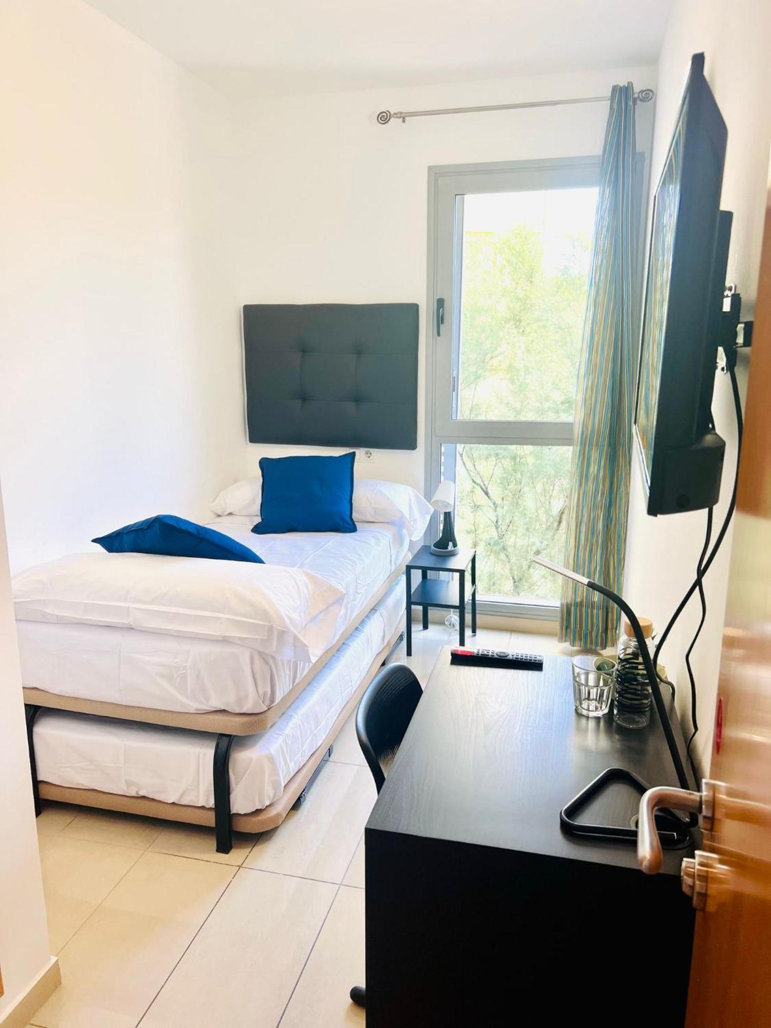 Fira Gran Via 2 - Private Rooms In A Shared Apartment - Habitaciones Privadas En Apartamento Compartido L'Hospitalet de Llobregat Exterior photo